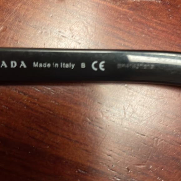 Prada - Picture 9 of 9